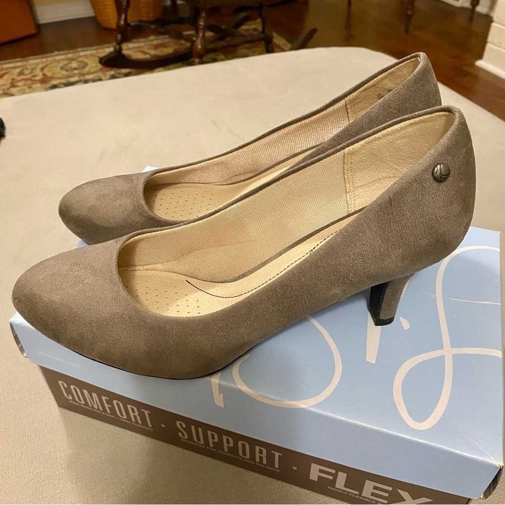 Life Stride Taupe Heels